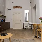 Lightrooms 公寓式酒店