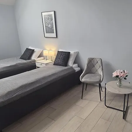 Lightrooms 公寓式酒店 4*